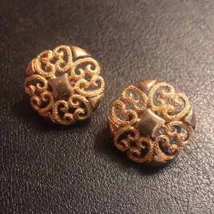 Vintage Avon gold round filigree clip earrings